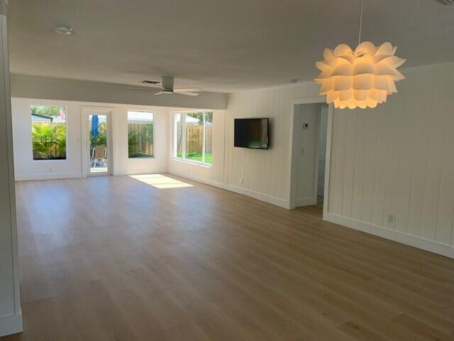 127 W Riverside Drive