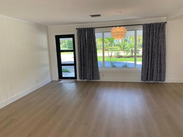 127 W Riverside Drive