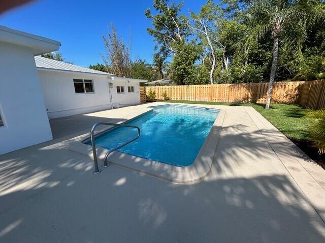 127 W Riverside Drive