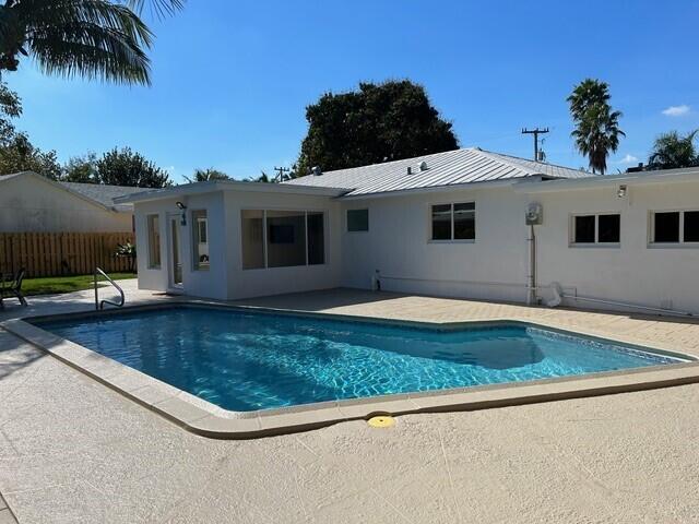 127 W Riverside Drive