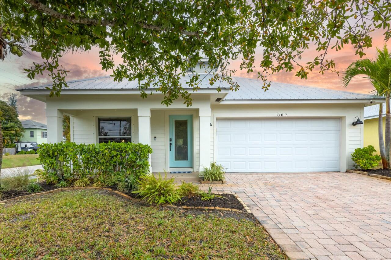 807 SW 28th Street