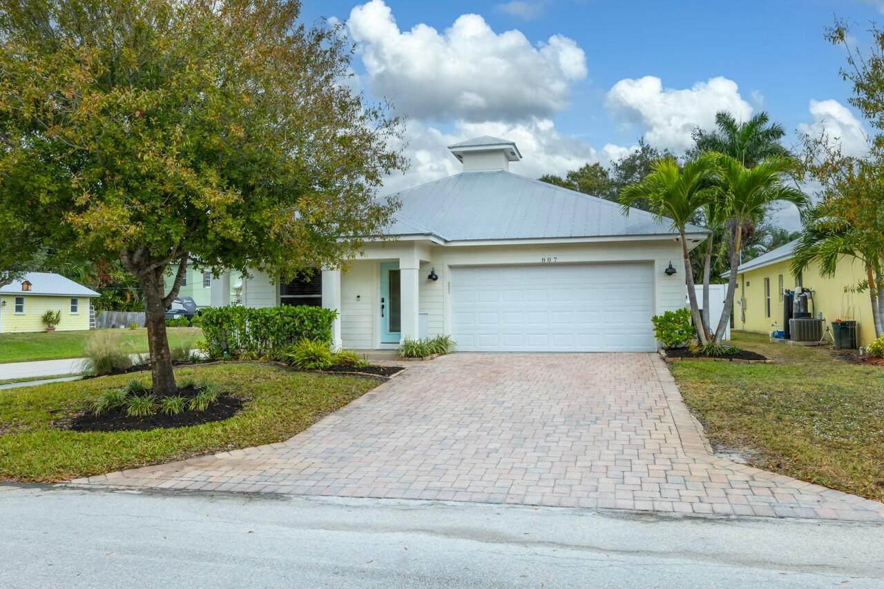 807 SW 28th Street