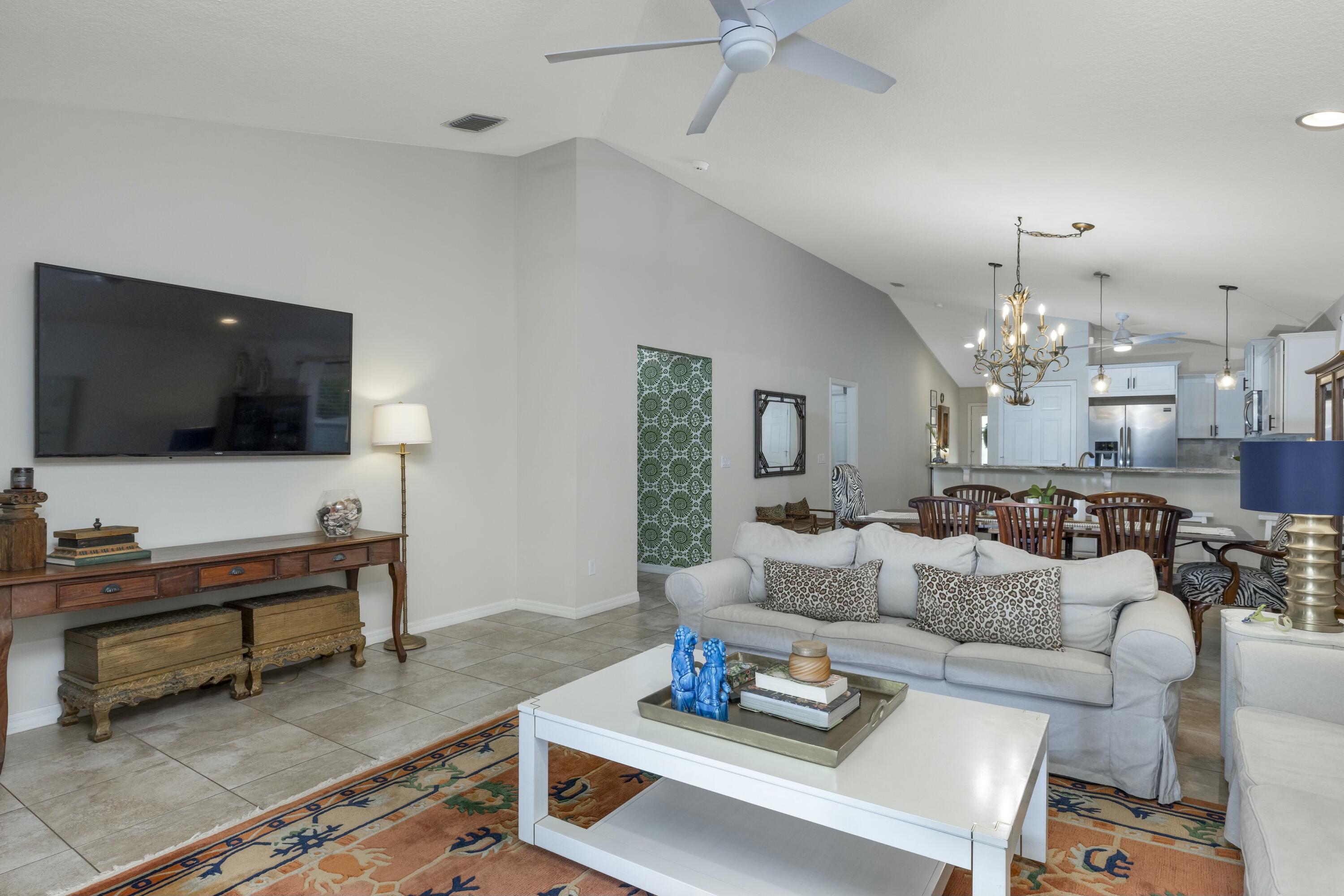 807 SW 28th Street