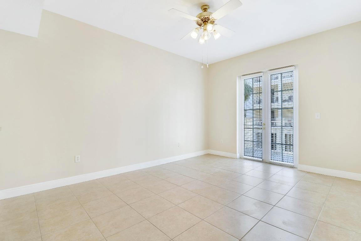 1203 Town Center 220 Drive 220