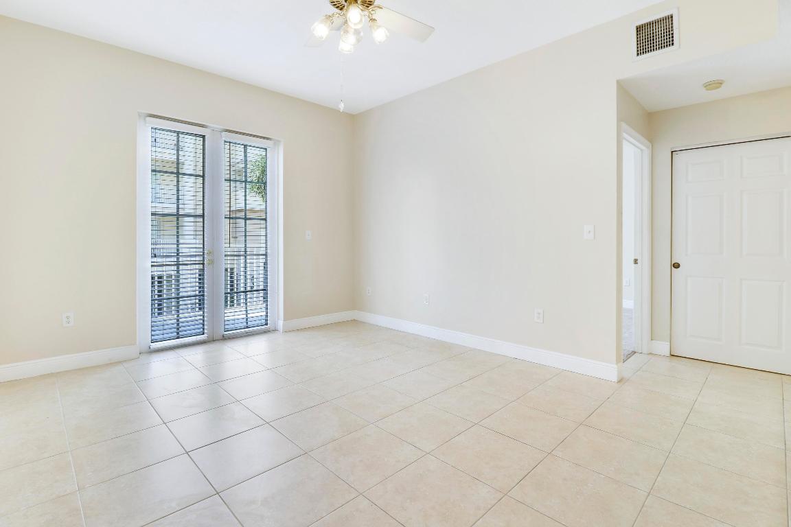 1203 Town Center 220 Drive 220