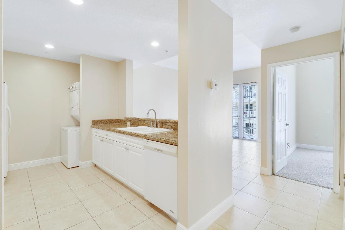 1203 Town Center 220 Drive 220