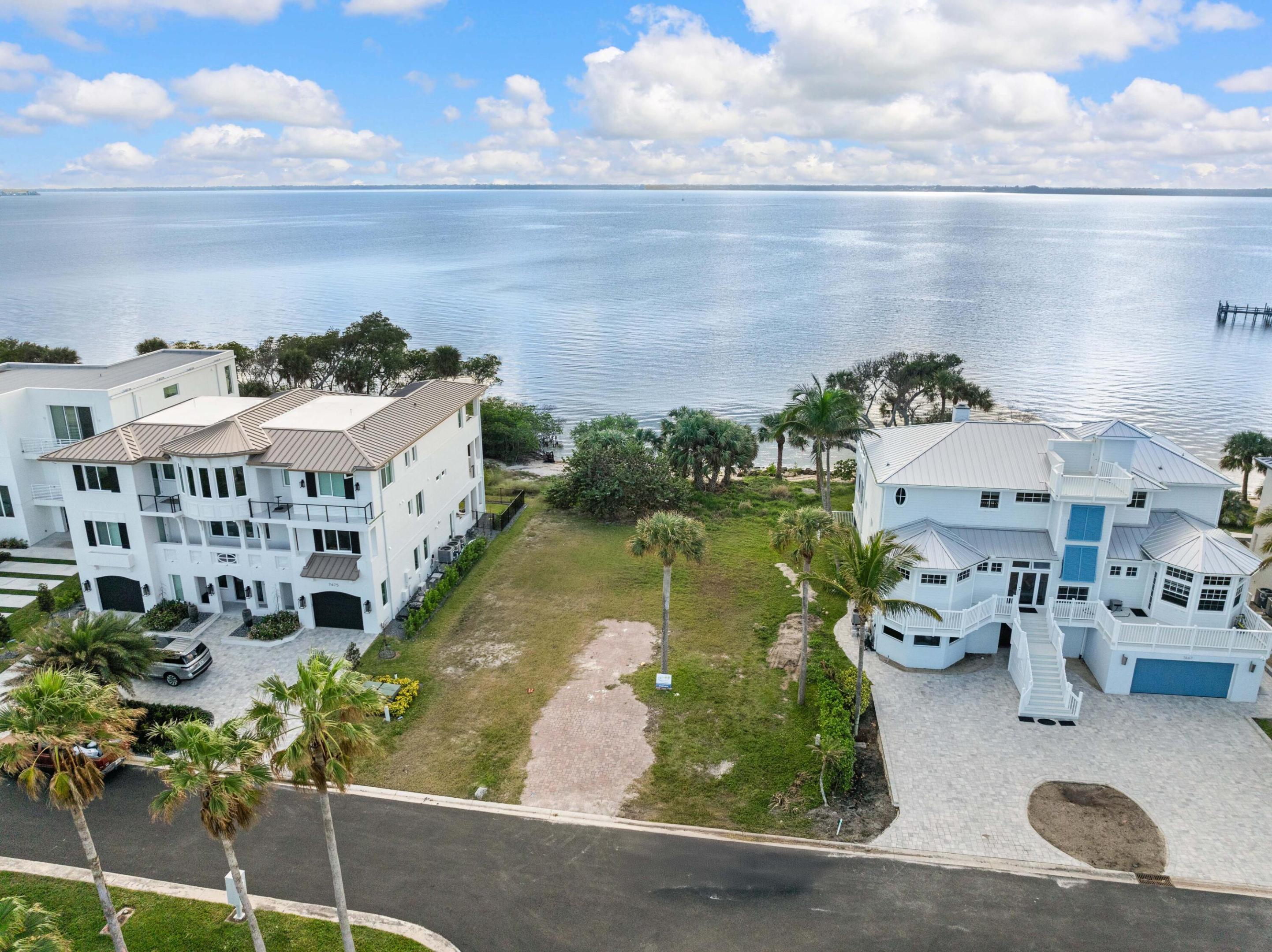 7671 Pelican Pointe Drive