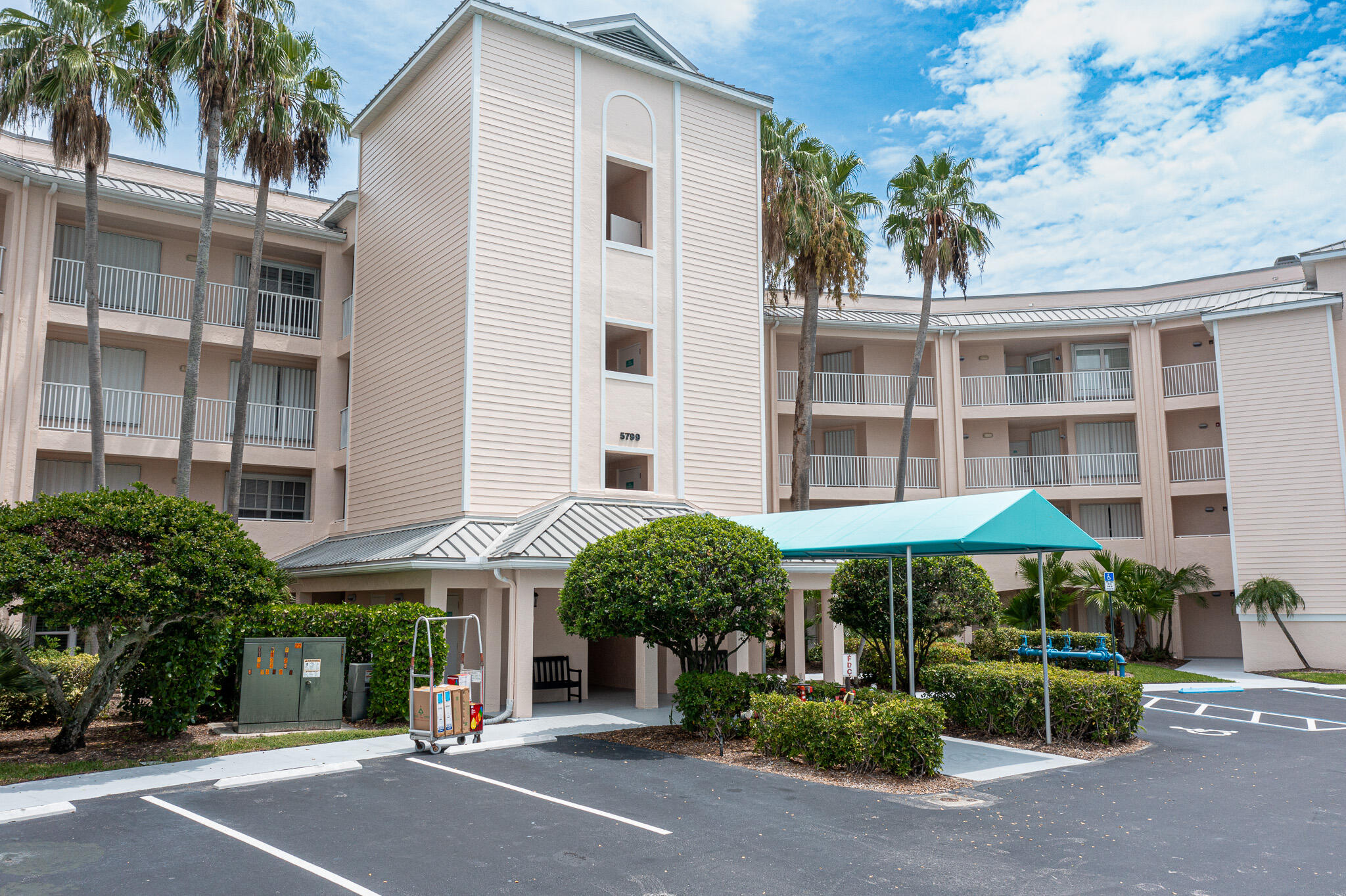 5799 NE Island Cove Way 1407