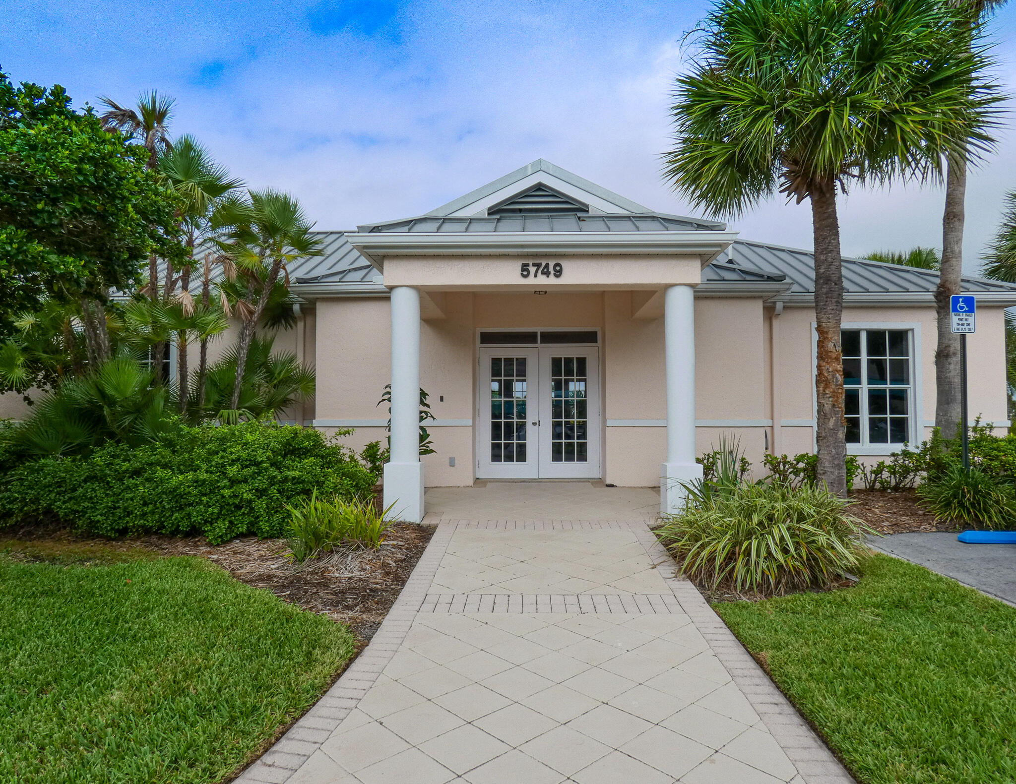 5799 NE Island Cove Way 1407