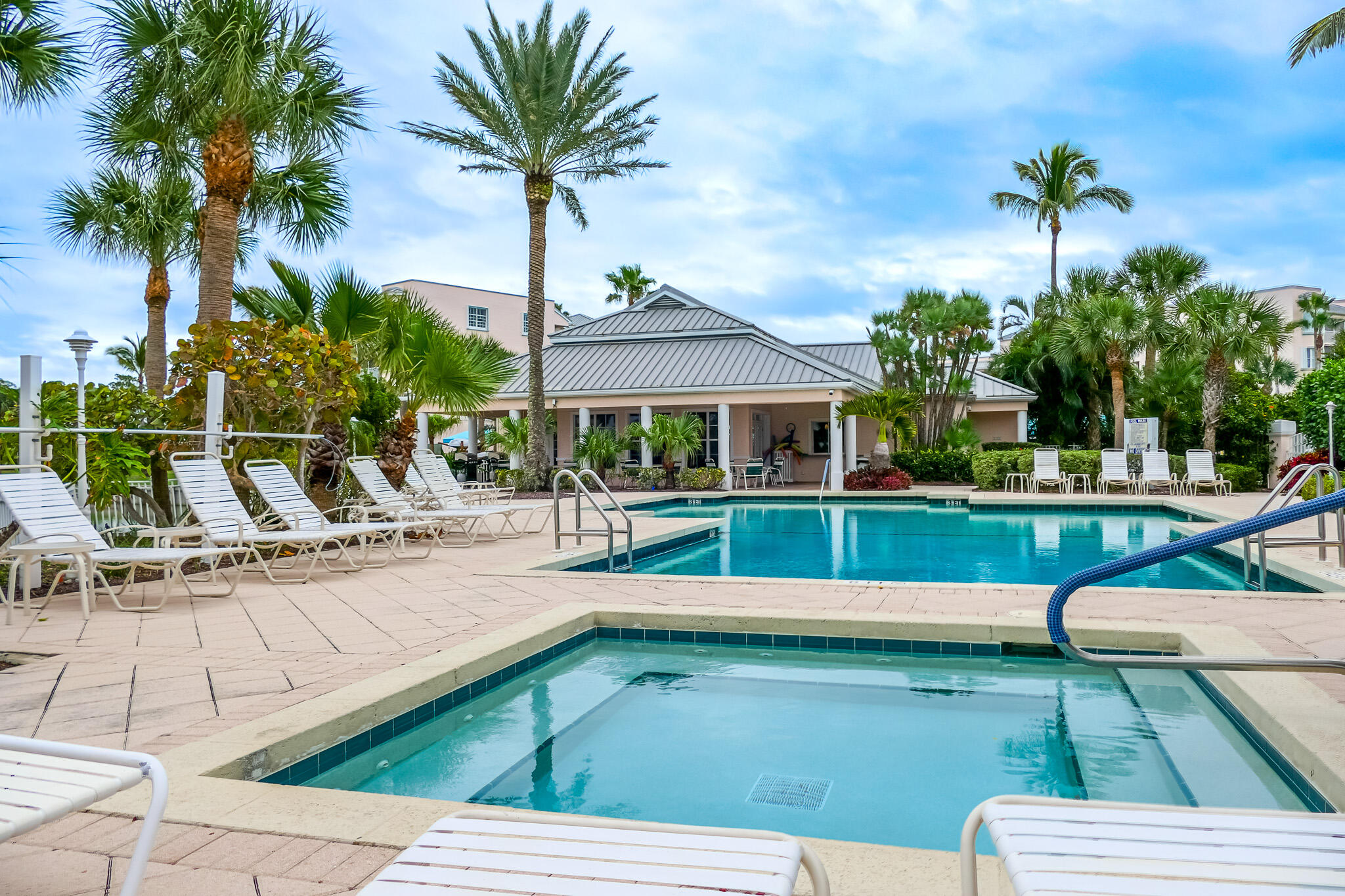 5799 NE Island Cove Way 1407