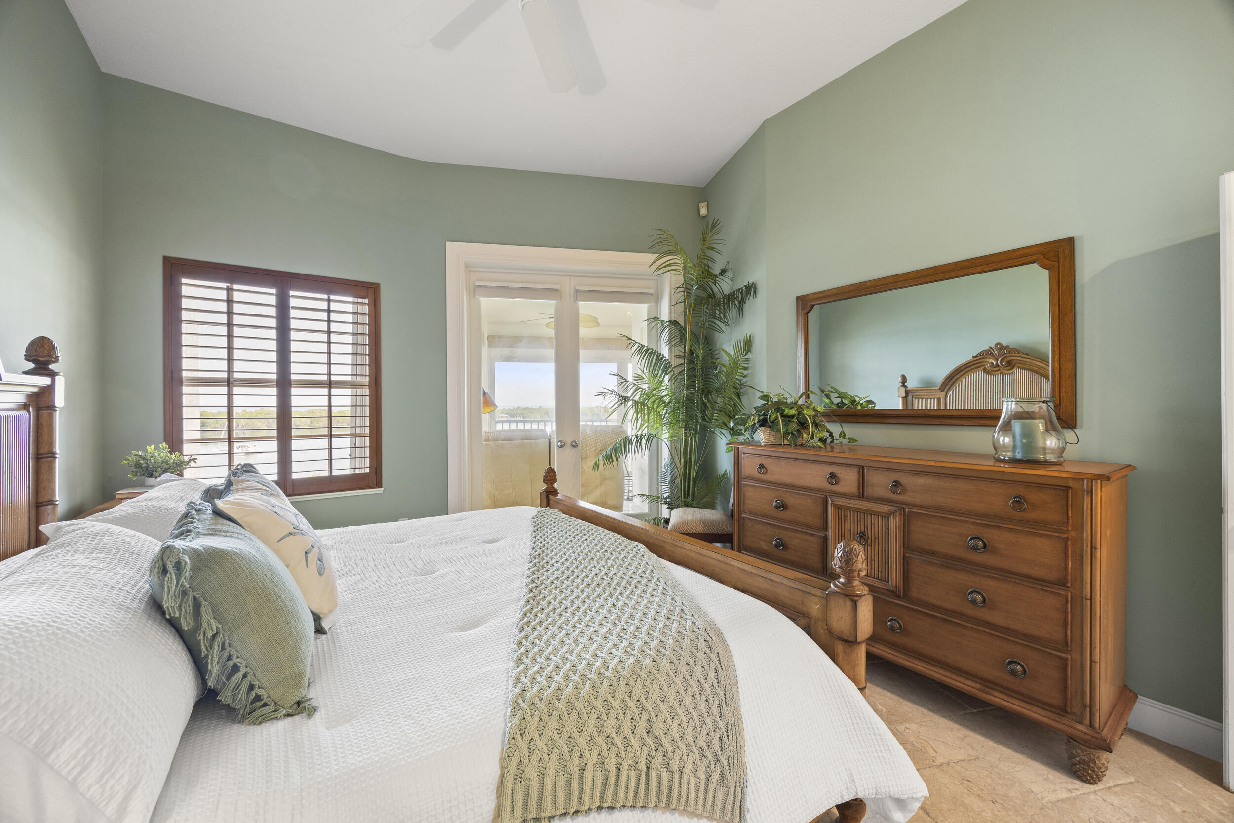 5799 NE Island Cove Way 1407