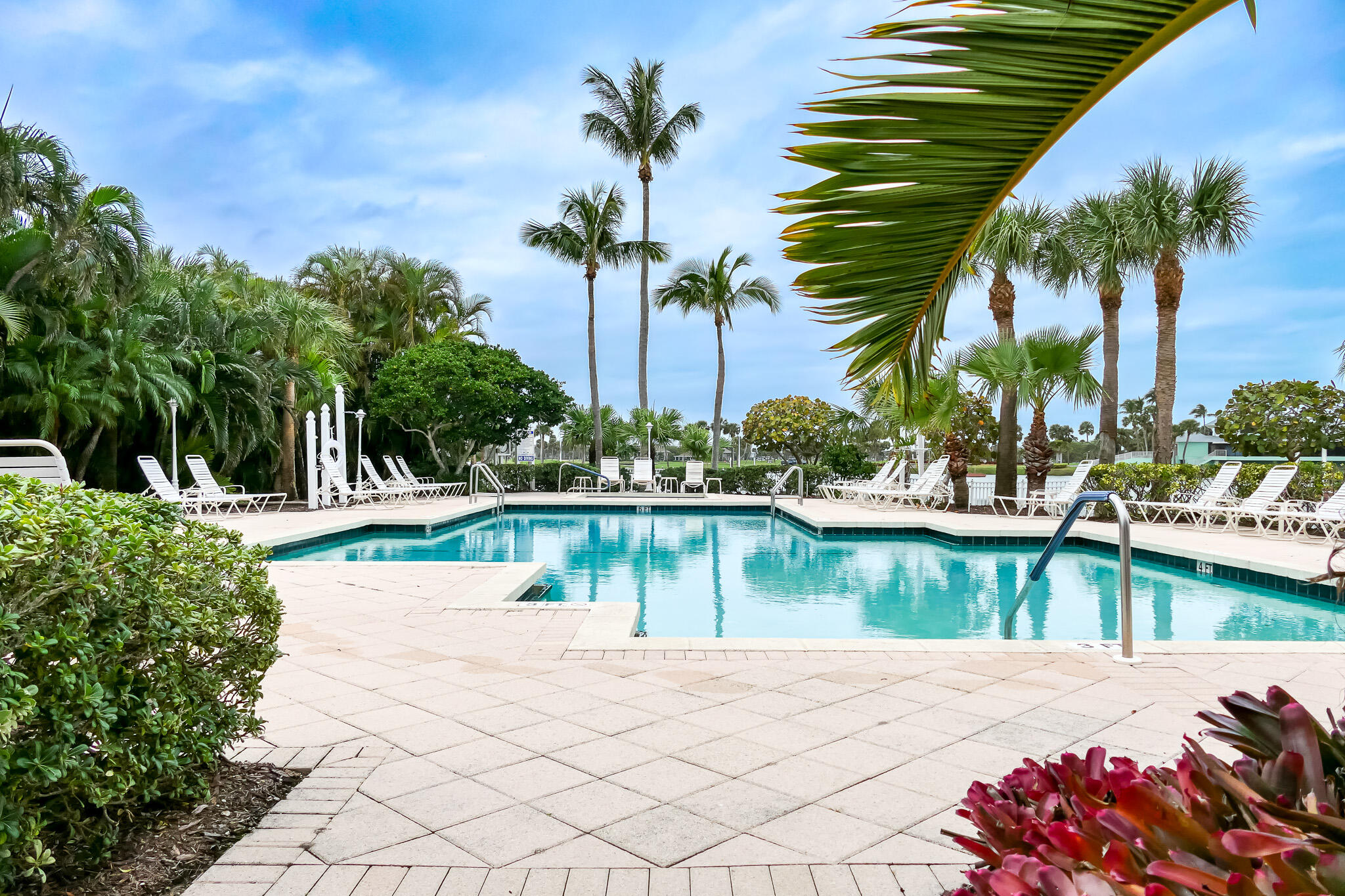 5799 NE Island Cove Way 1407