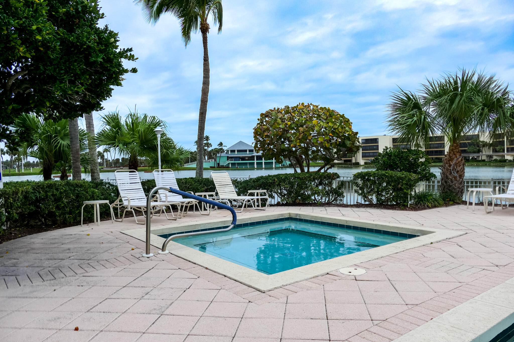 5799 NE Island Cove Way 1407