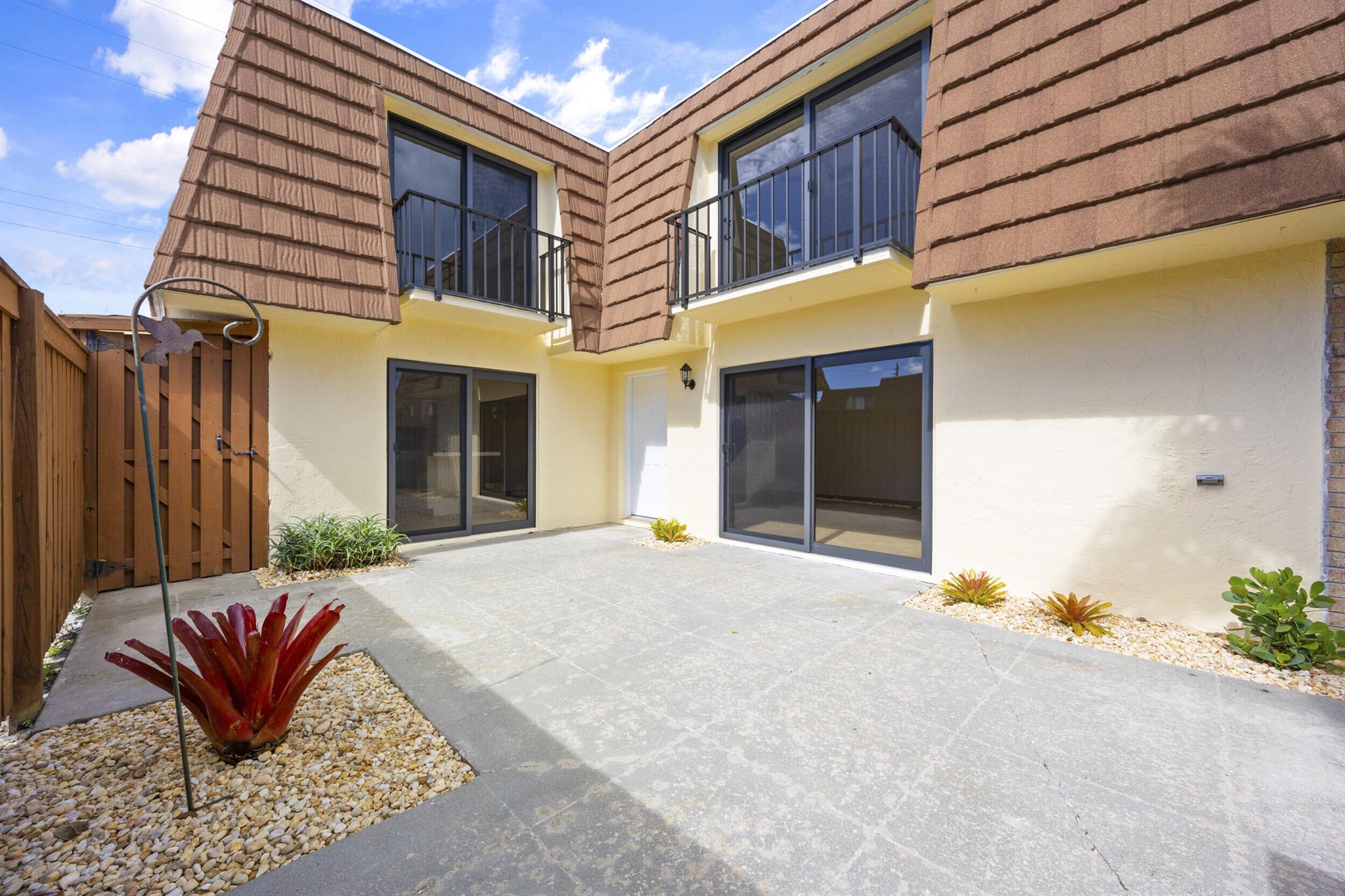 3900 County Line Road 10b