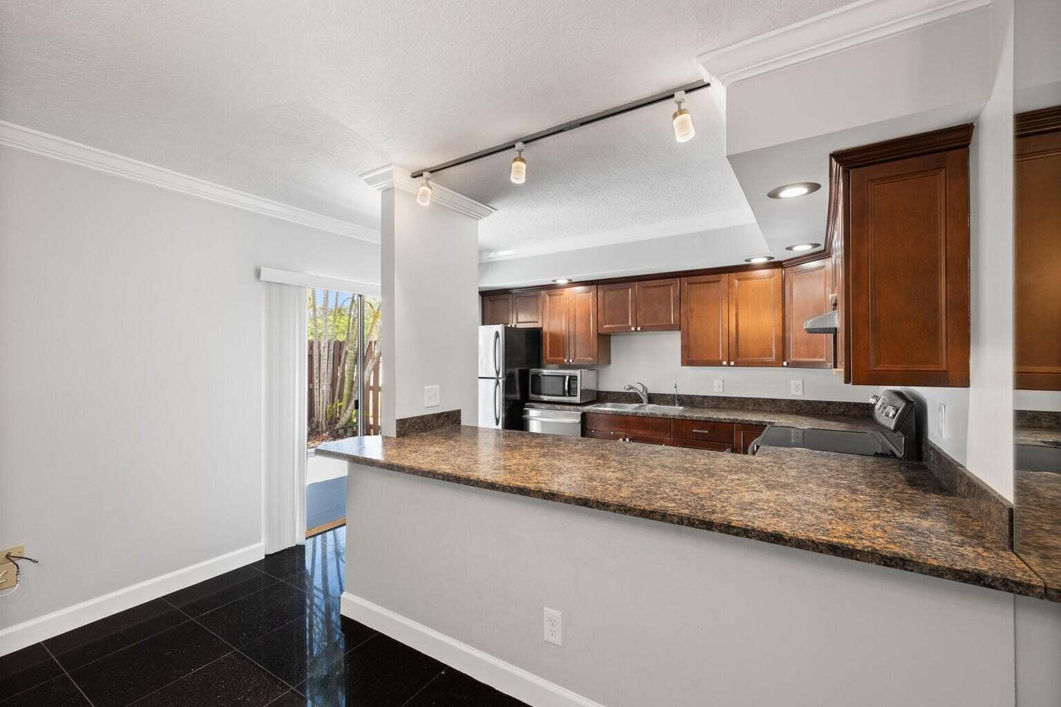 825 Center Street 8c
