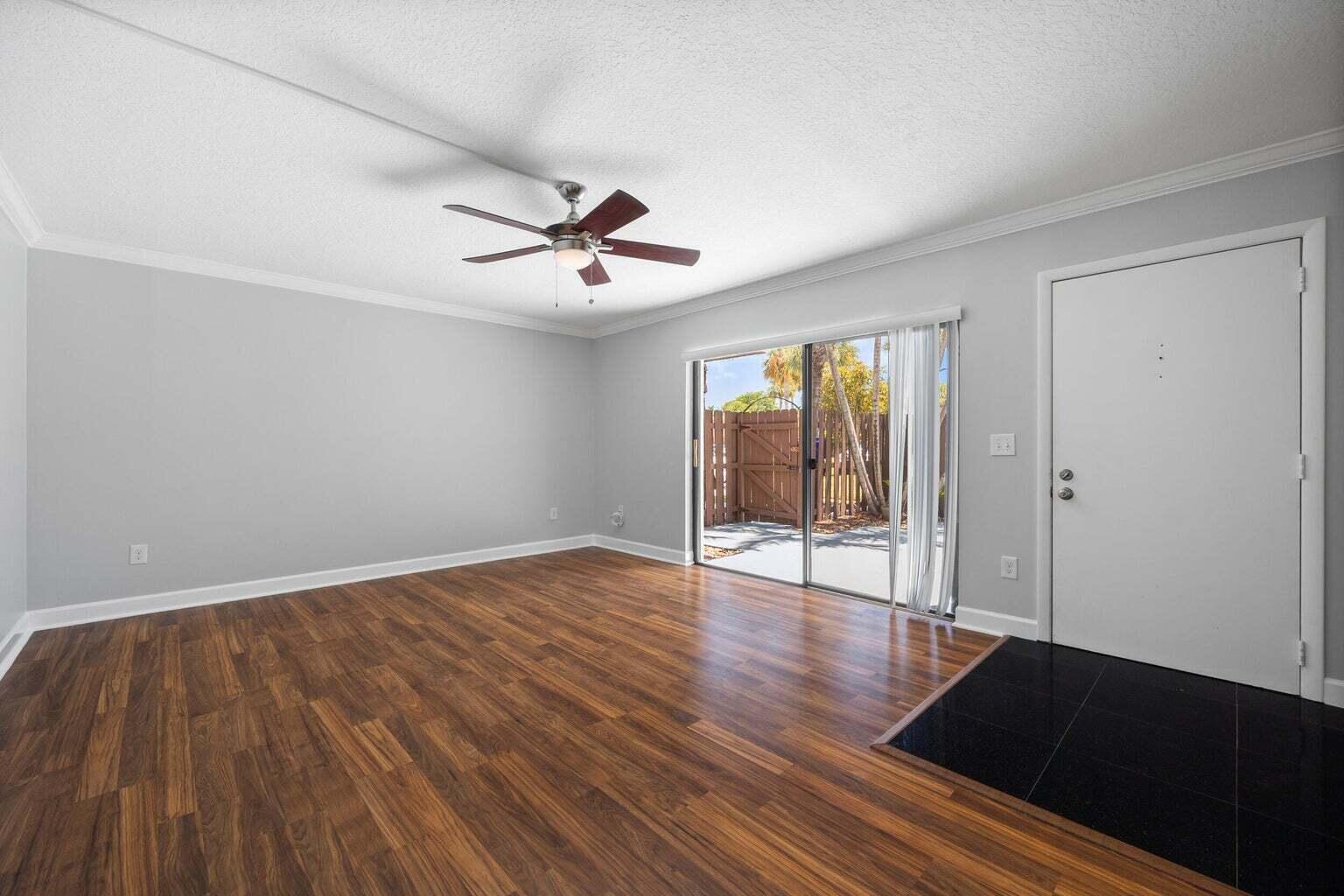 825 Center Street 8c