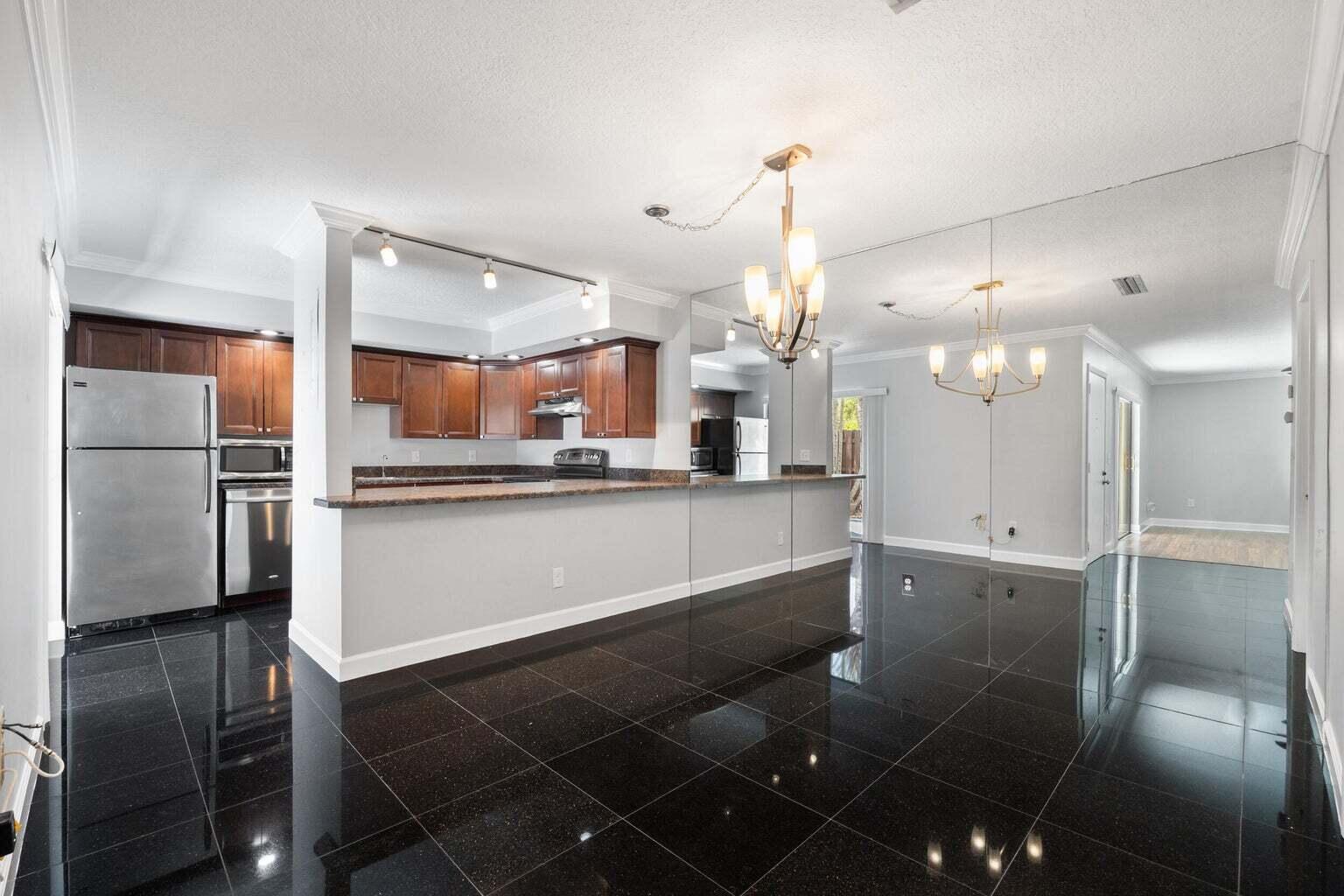 825 Center Street 8c