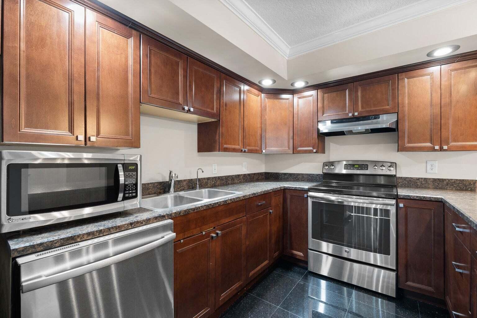825 Center Street 8c