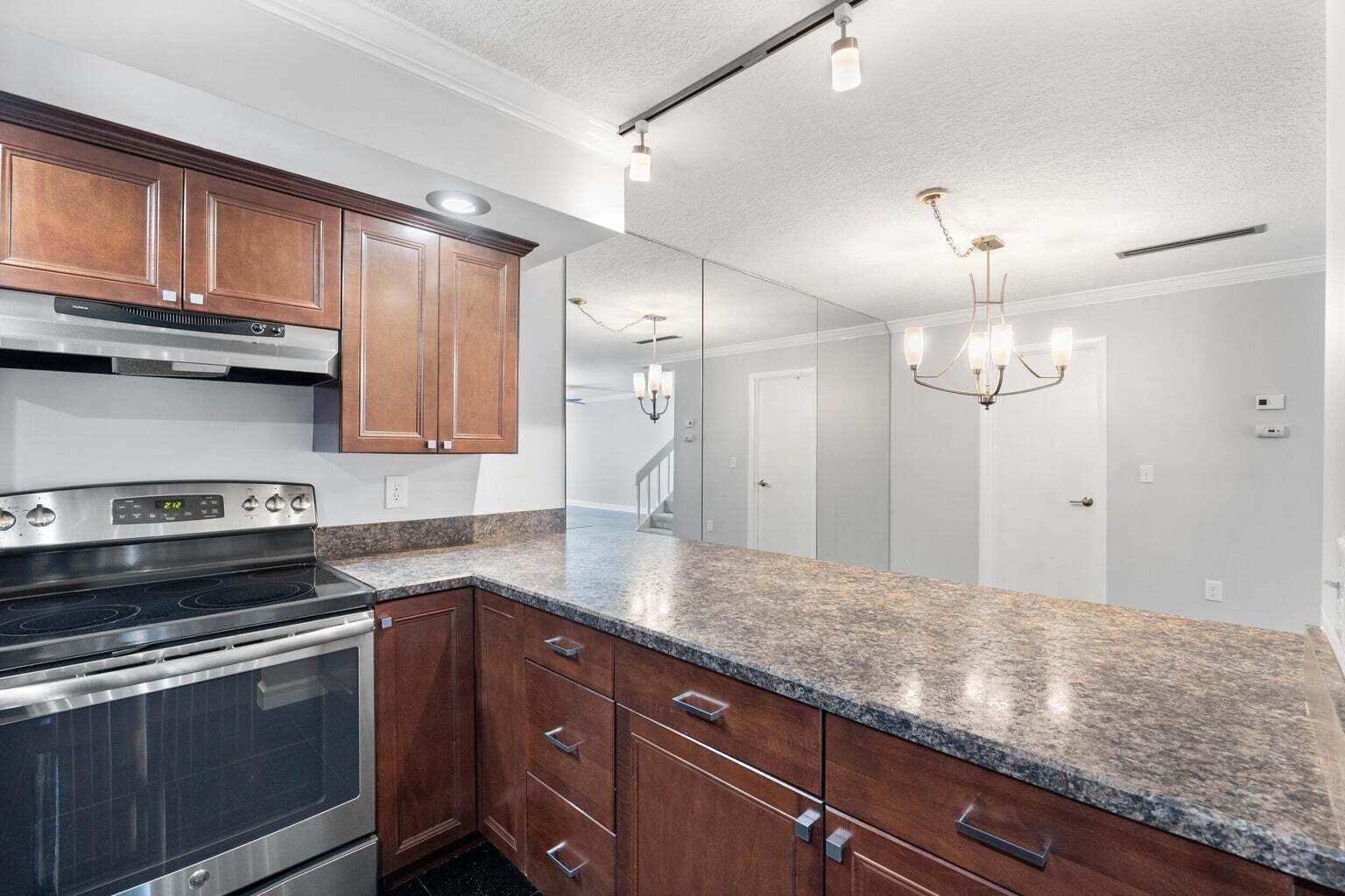 825 Center Street 8c