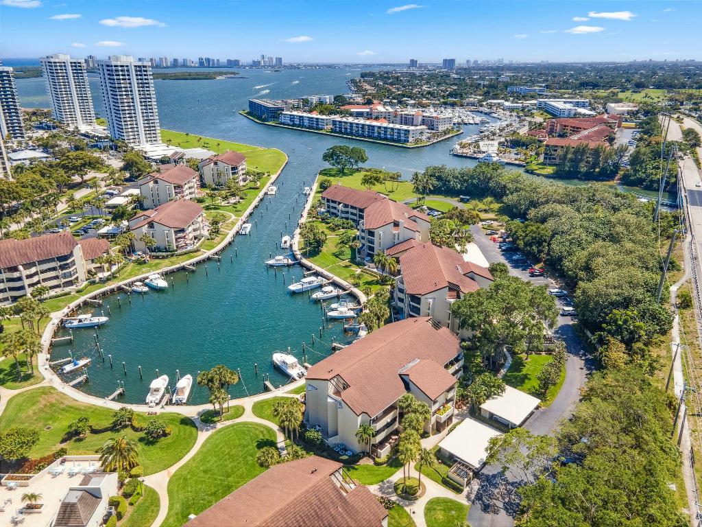 1124 Marine Way W D2l