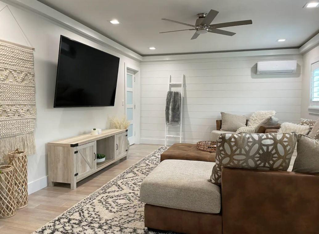 120 W Windsor Road W