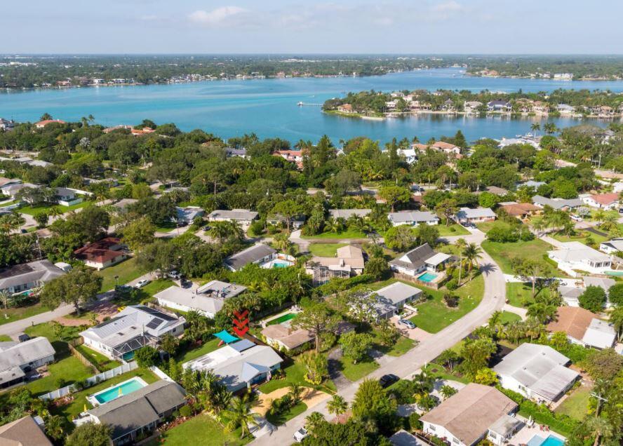 120 W Windsor Road W