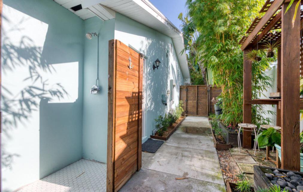 120 W Windsor Road W