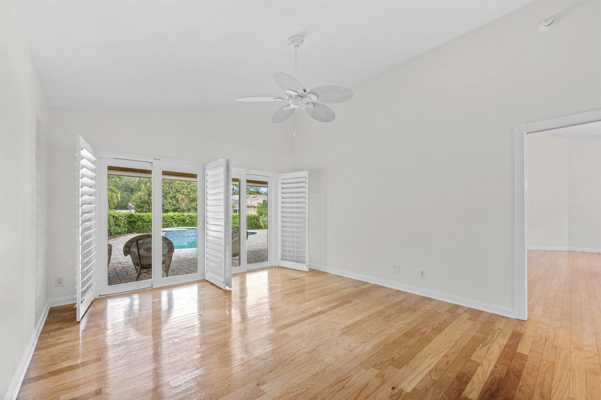 18475 Lake Bend Drive