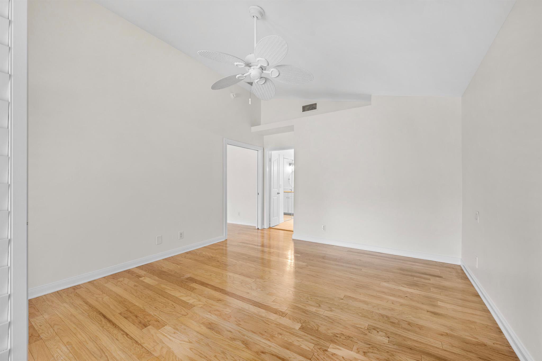 18475 Lake Bend Drive