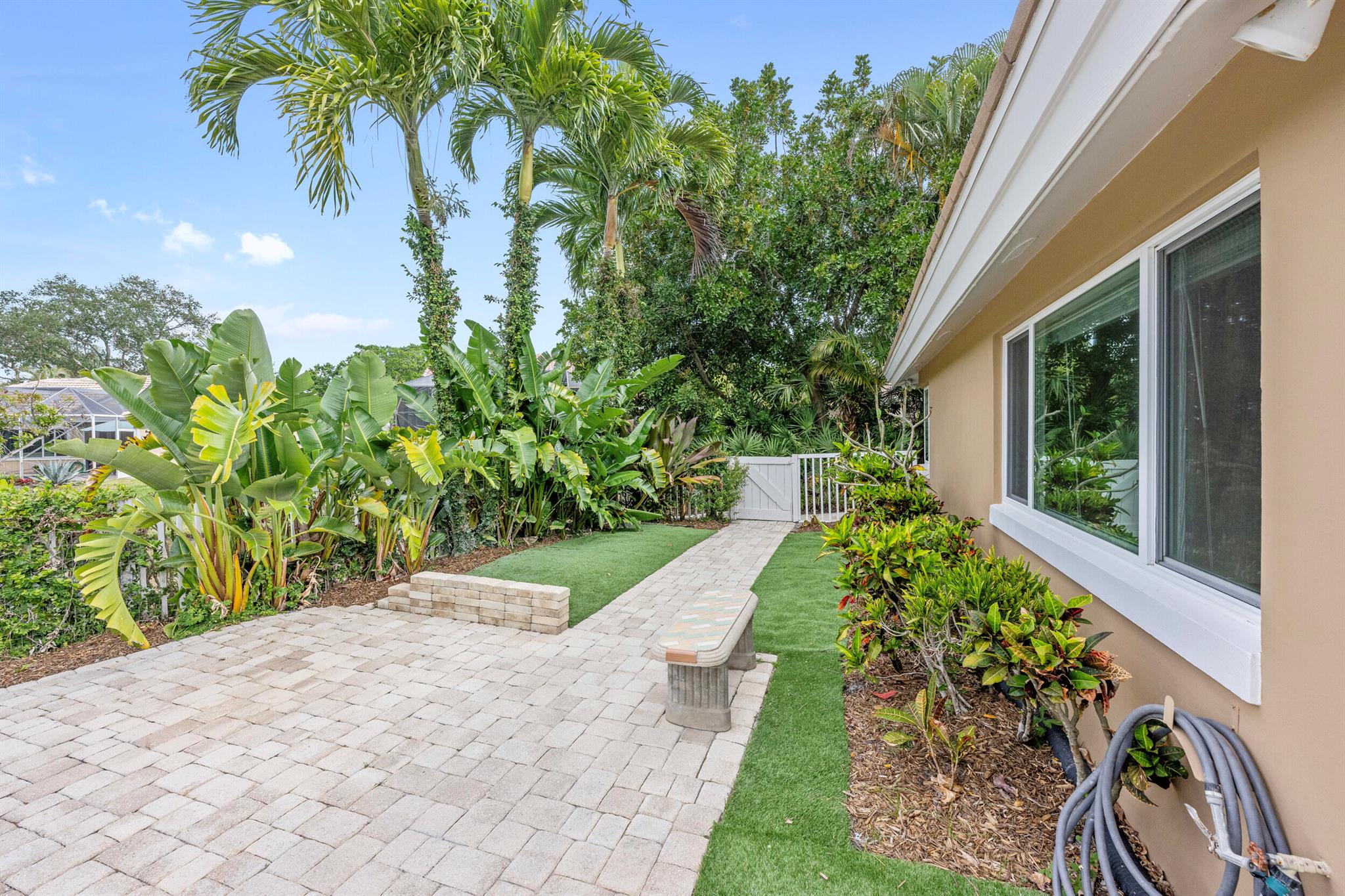 18475 Lake Bend Drive