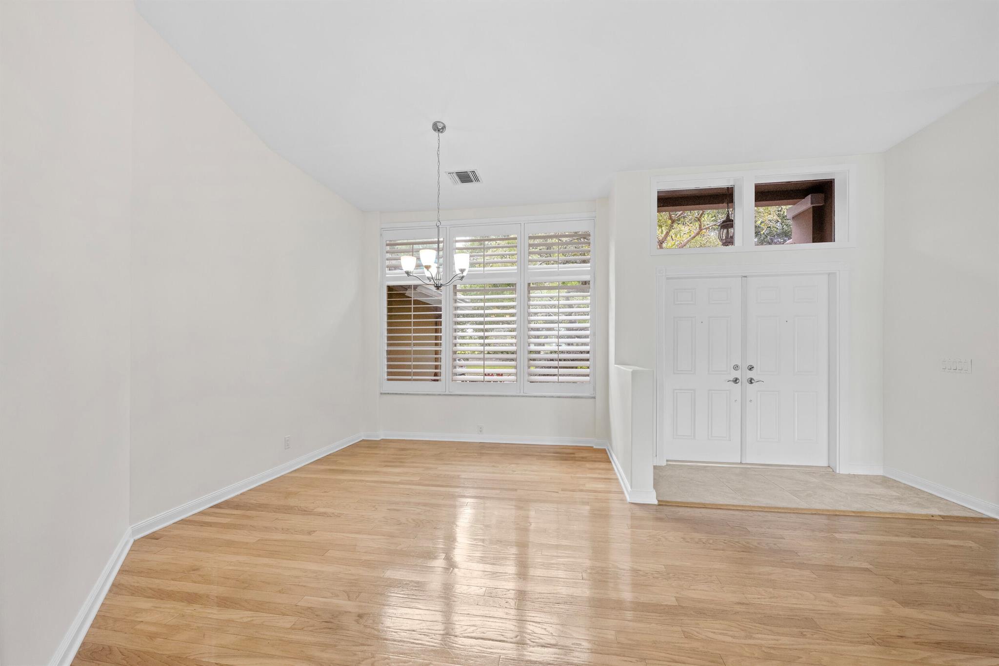 18475 Lake Bend Drive