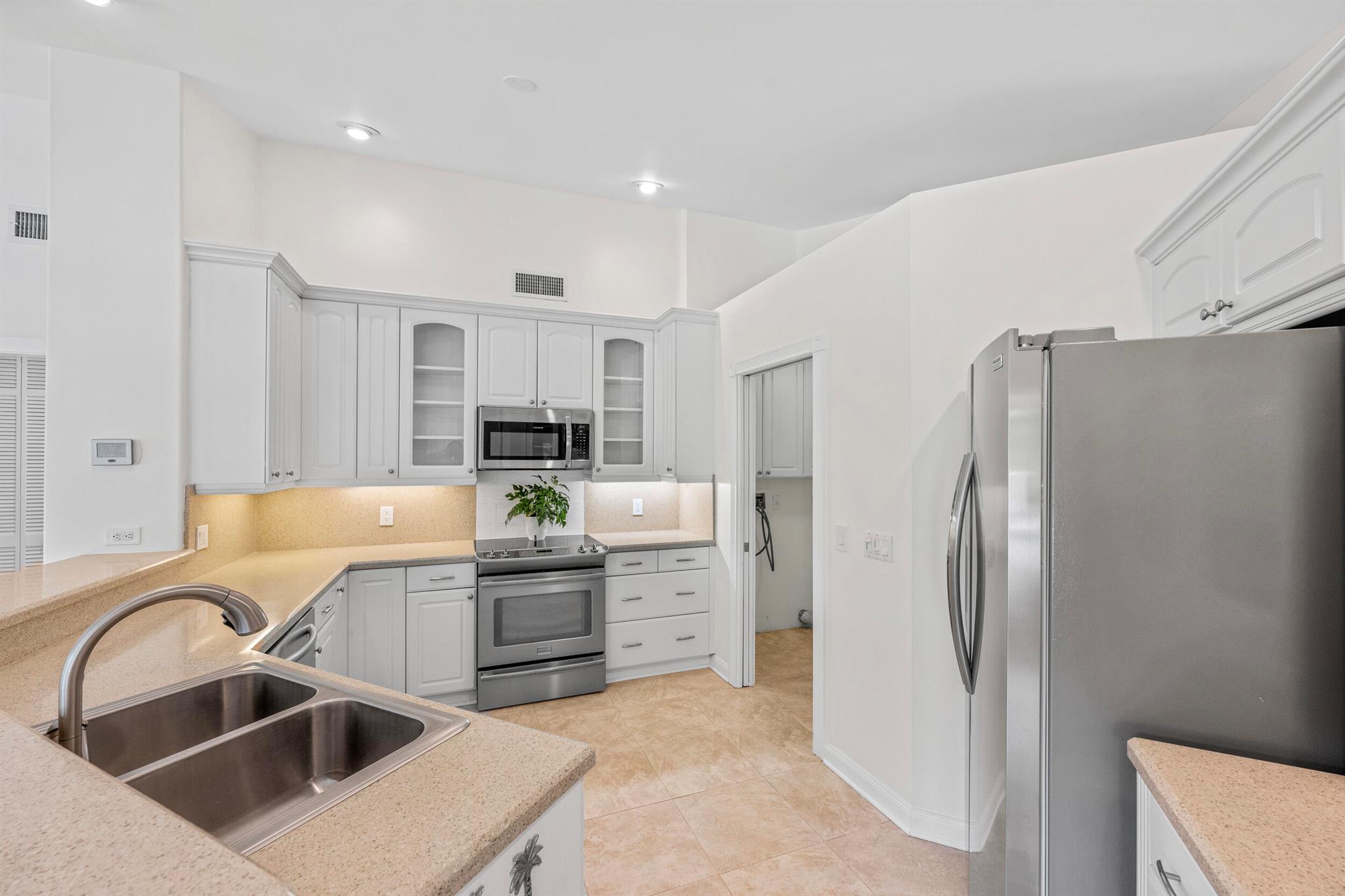 18475 Lake Bend Drive