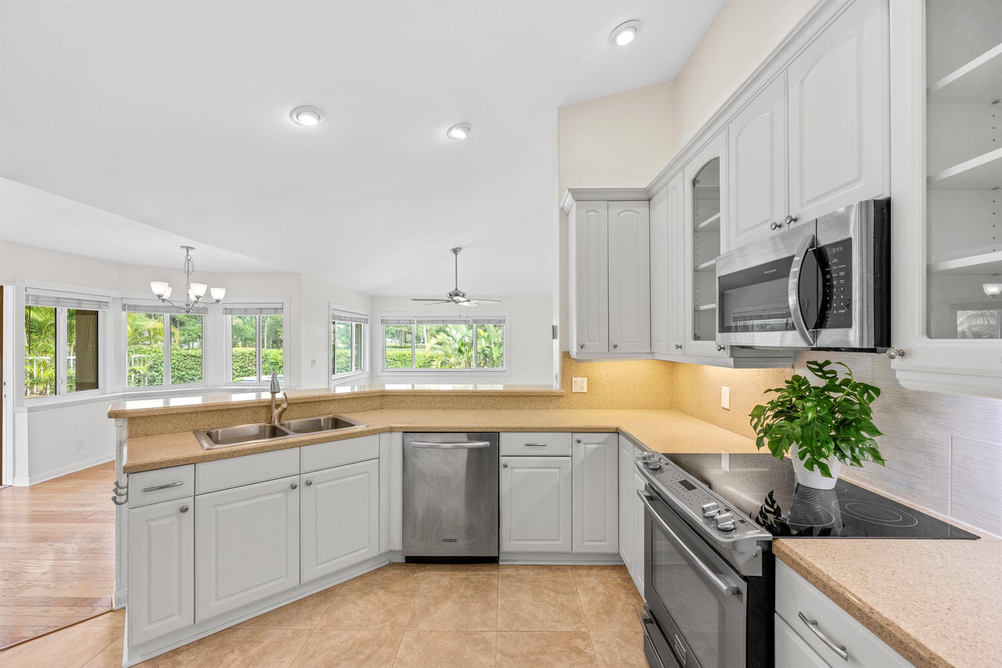 18475 Lake Bend Drive