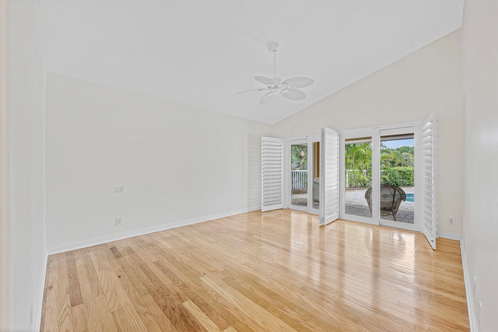 18475 Lake Bend Drive