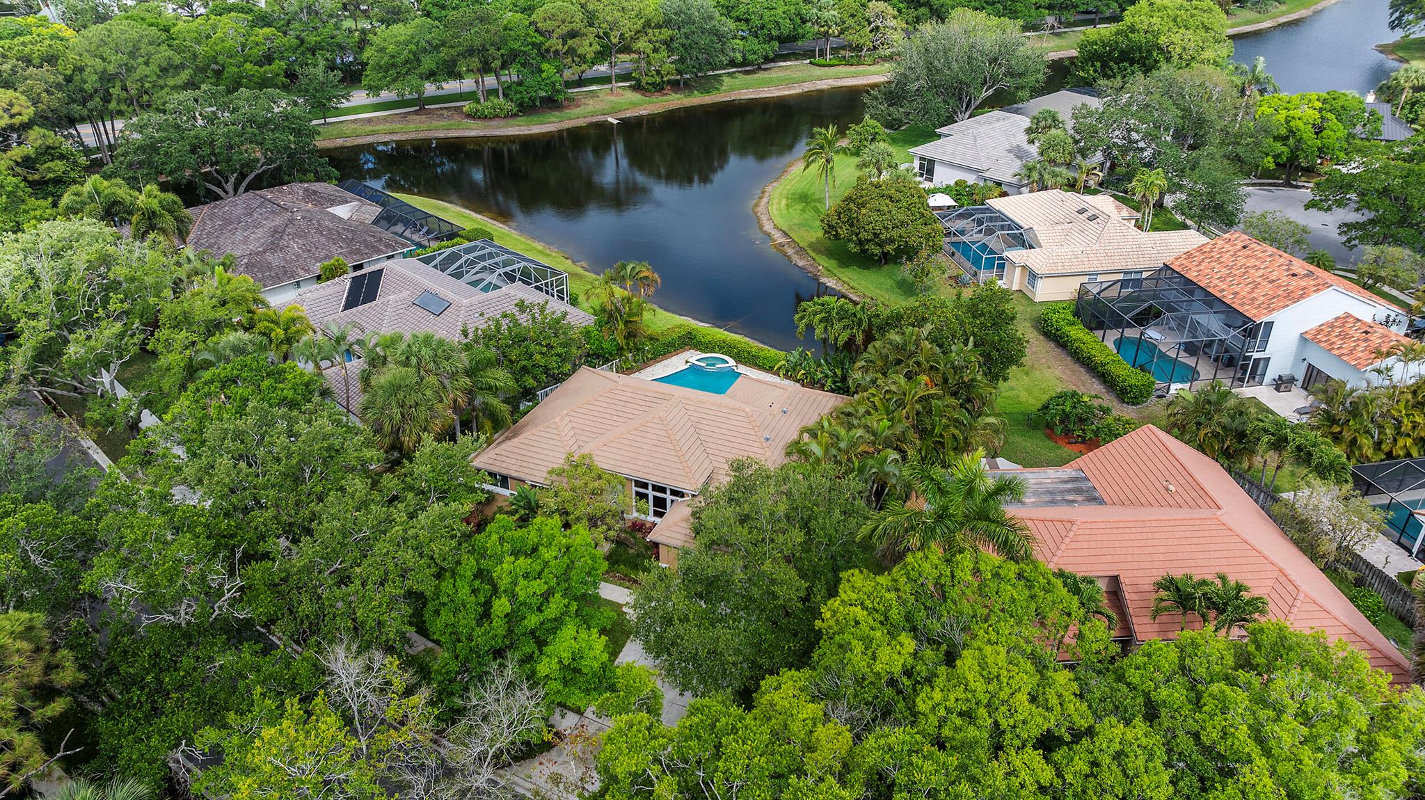 18475 Lake Bend Drive