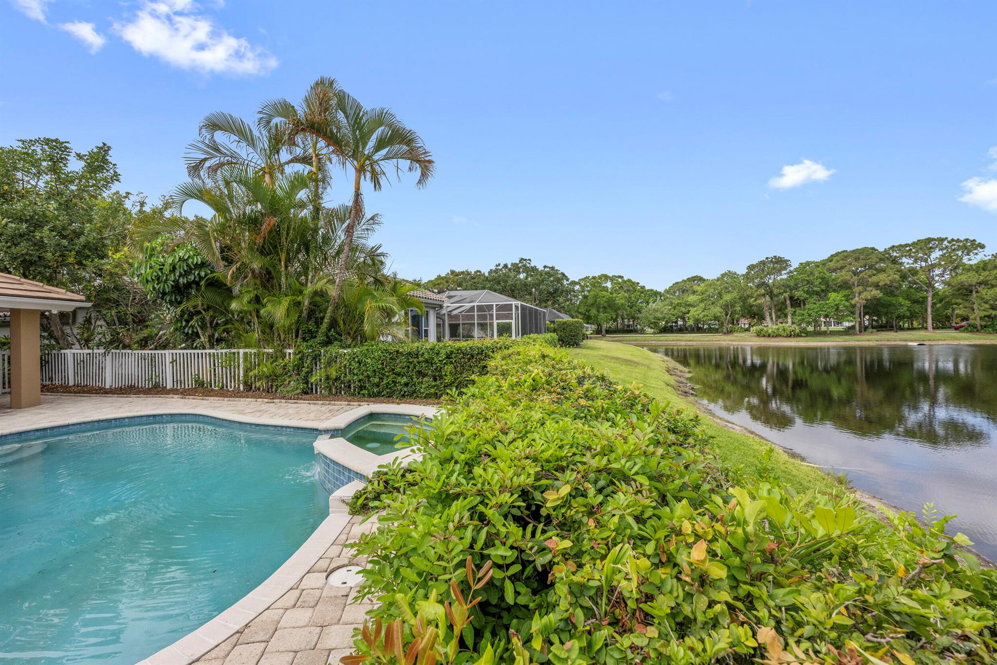 18475 Lake Bend Drive