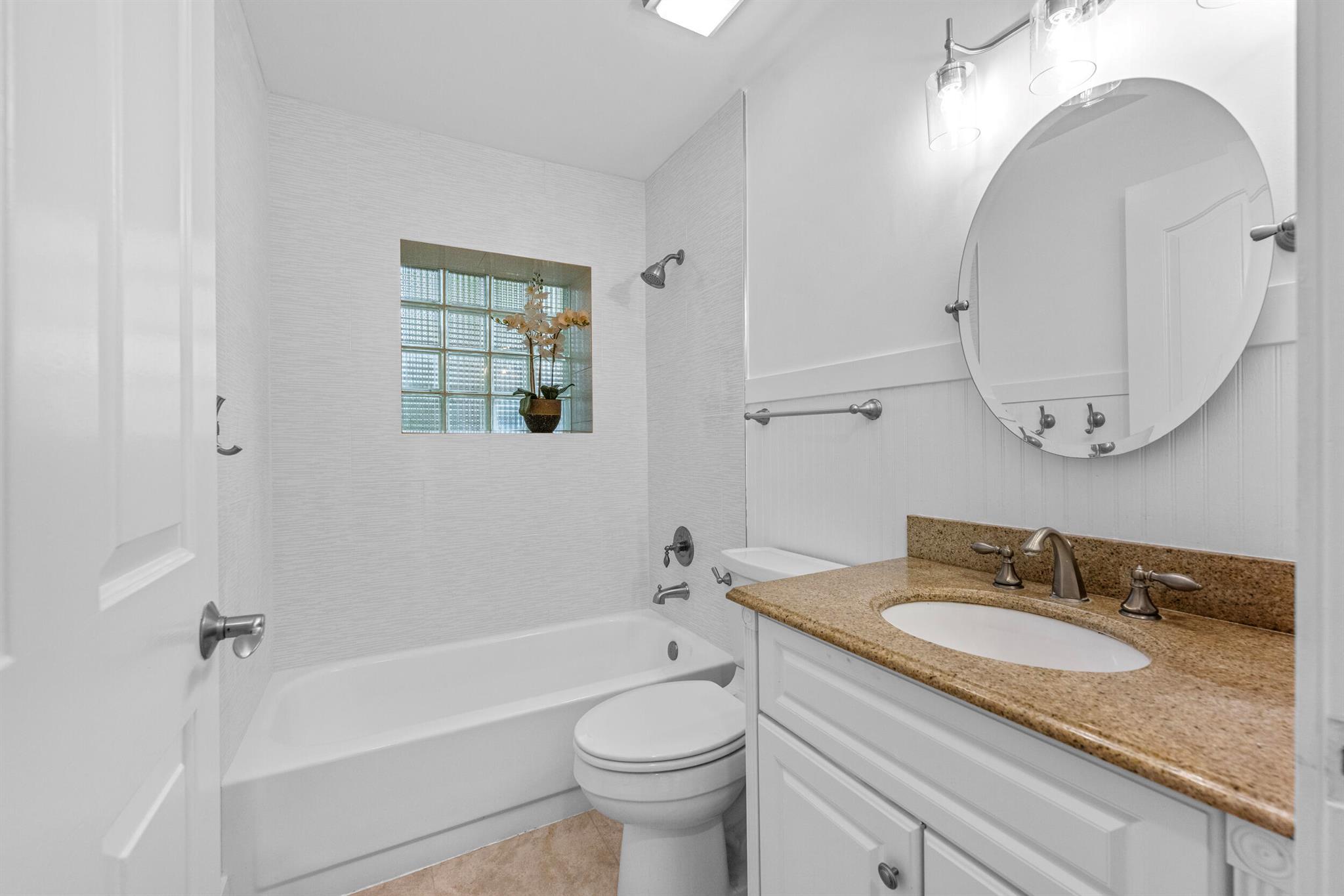 18475 Lake Bend Drive