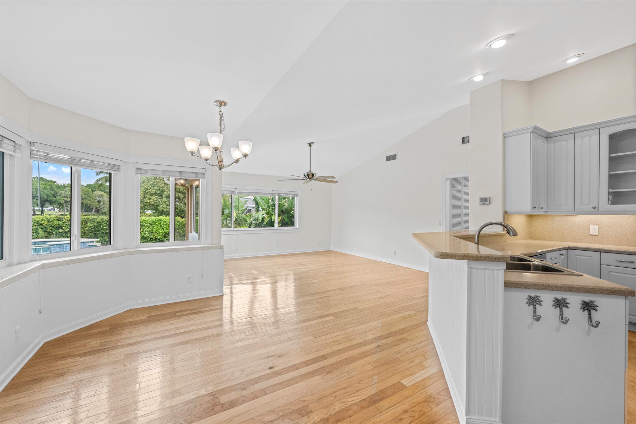 18475 Lake Bend Drive