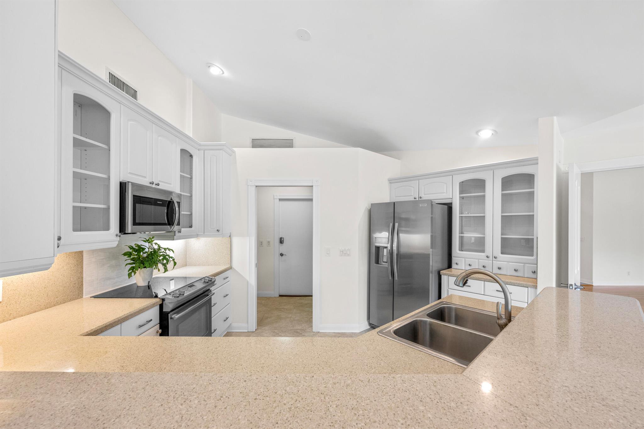 18475 Lake Bend Drive