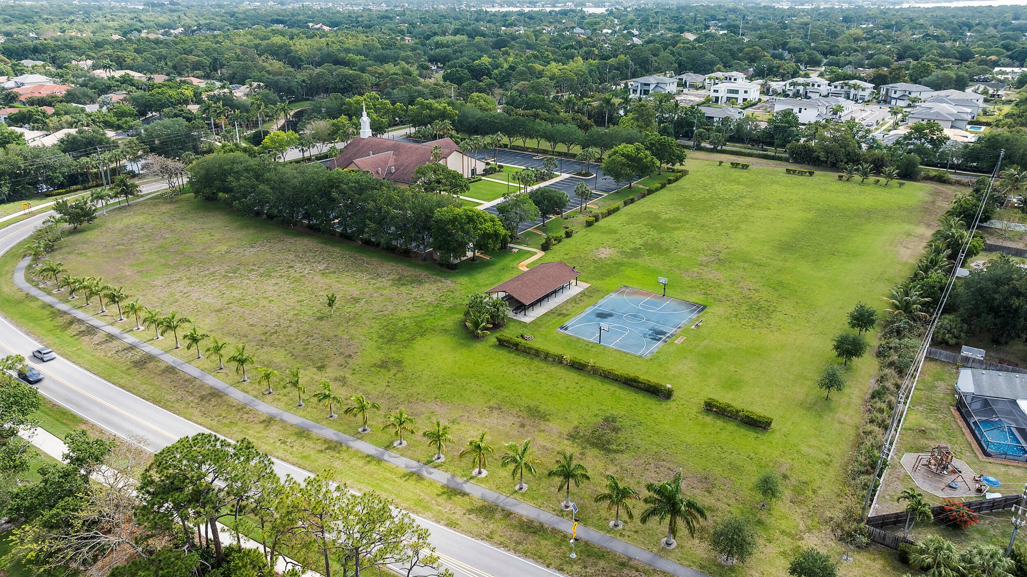 18475 Lake Bend Drive