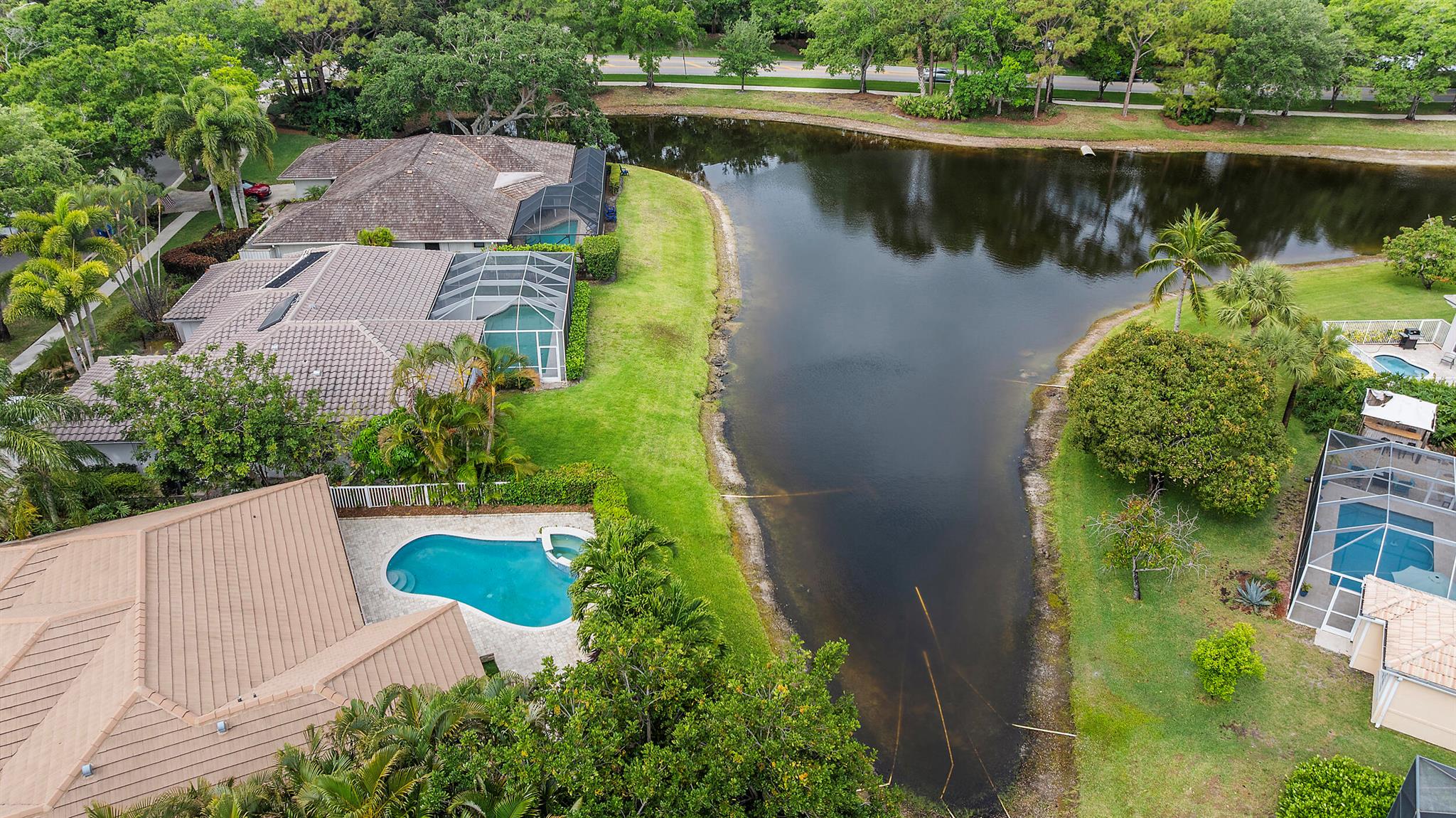 18475 Lake Bend Drive