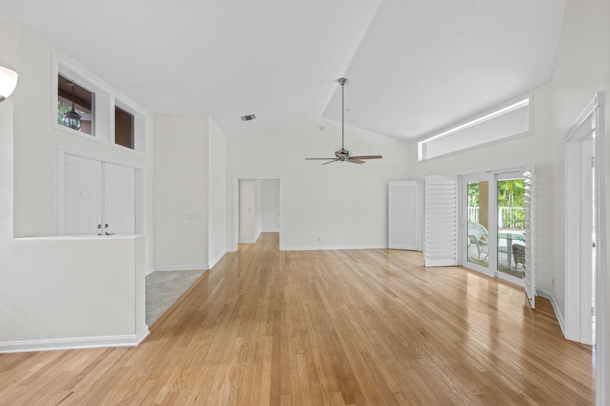 18475 Lake Bend Drive