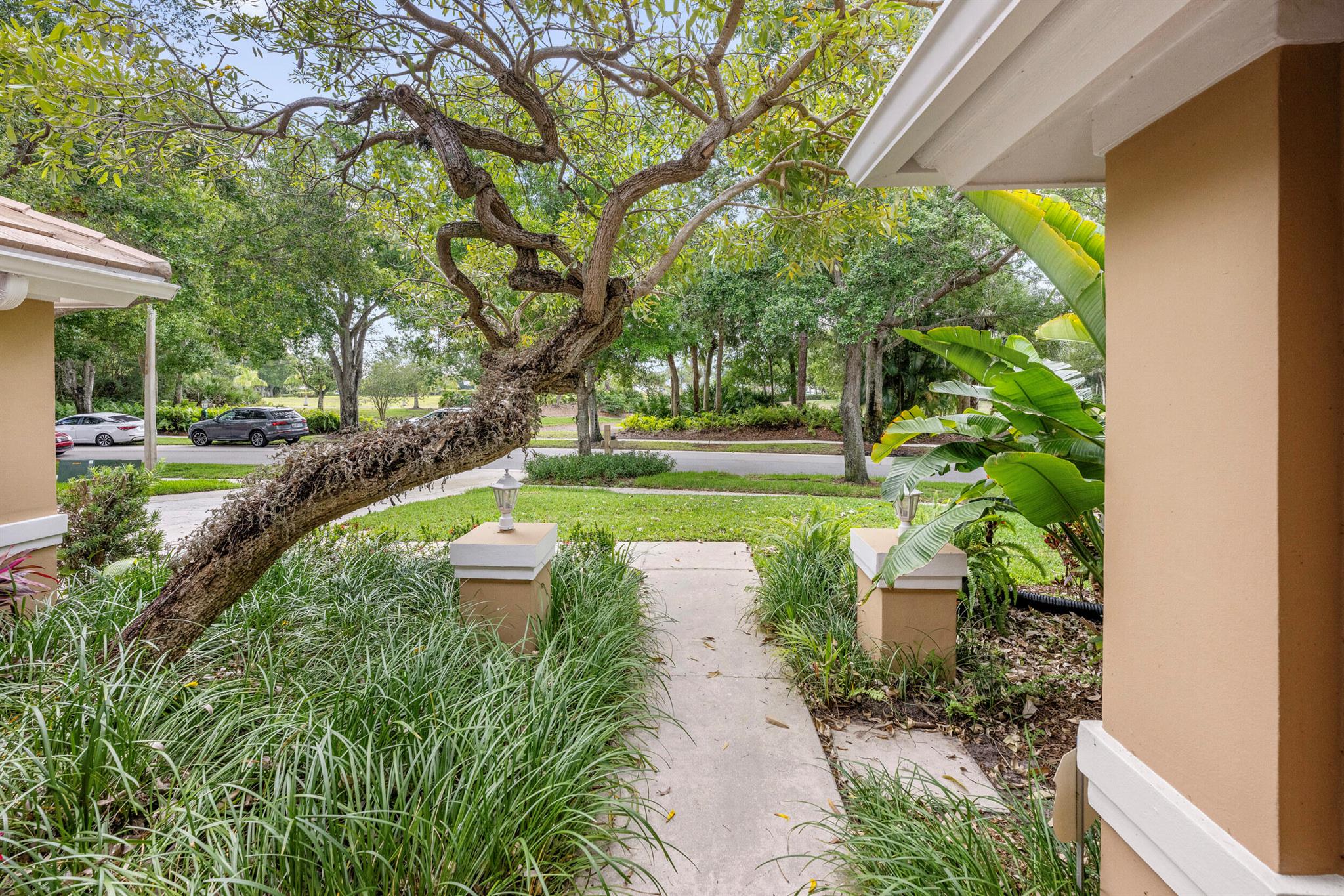 18475 Lake Bend Drive