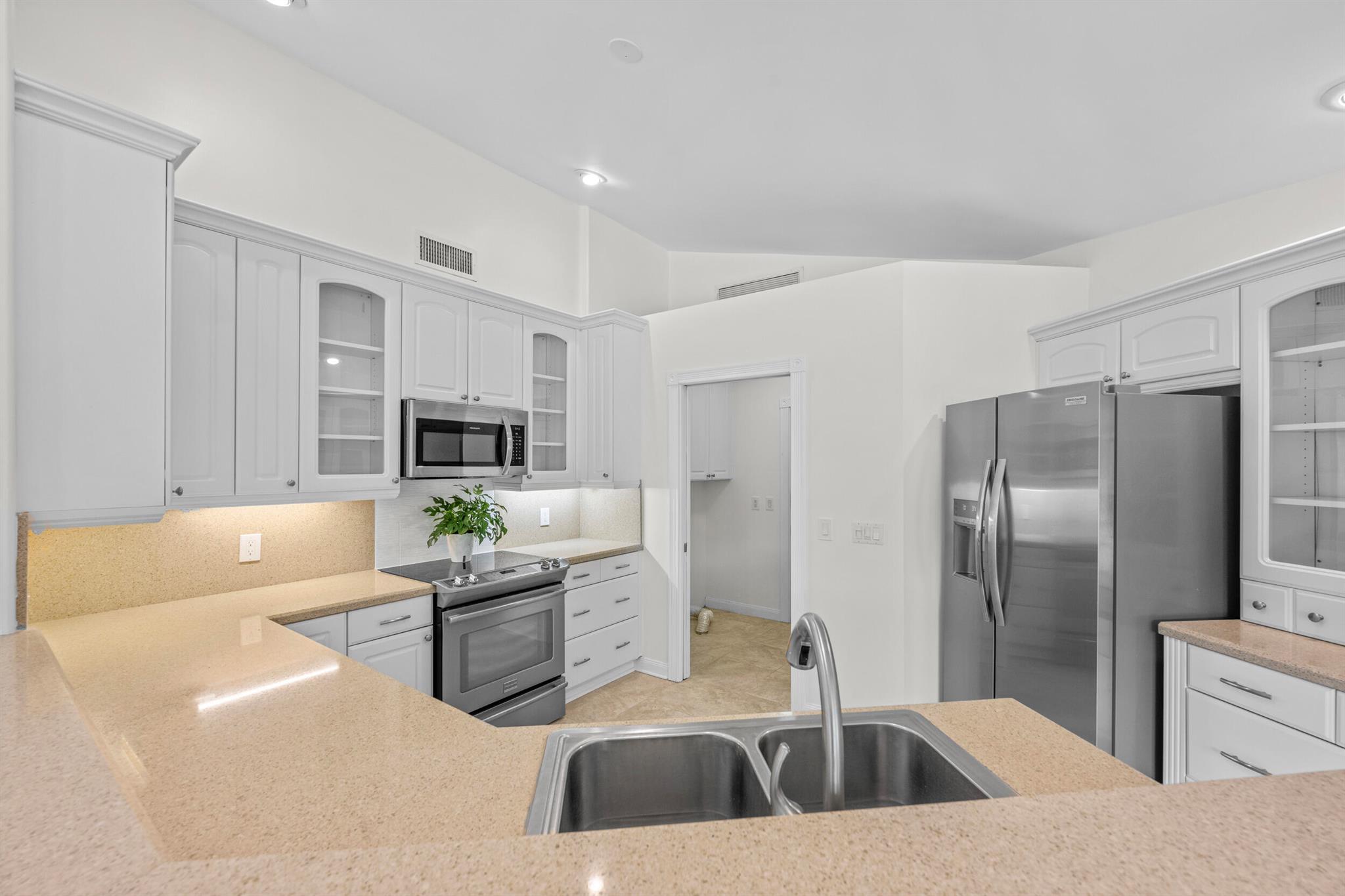 18475 Lake Bend Drive