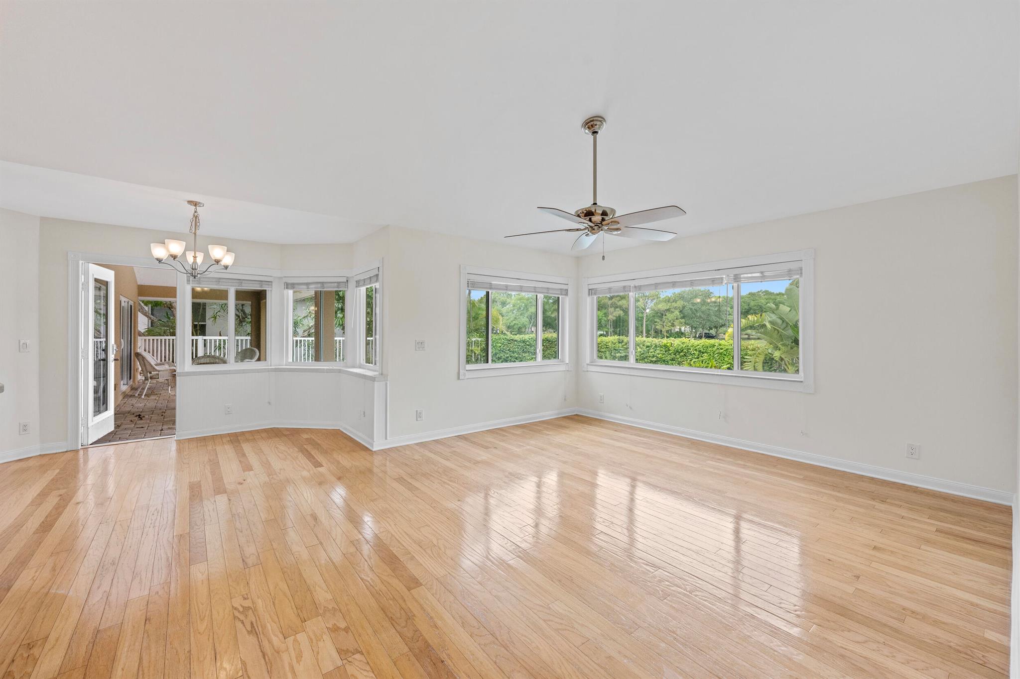 18475 Lake Bend Drive