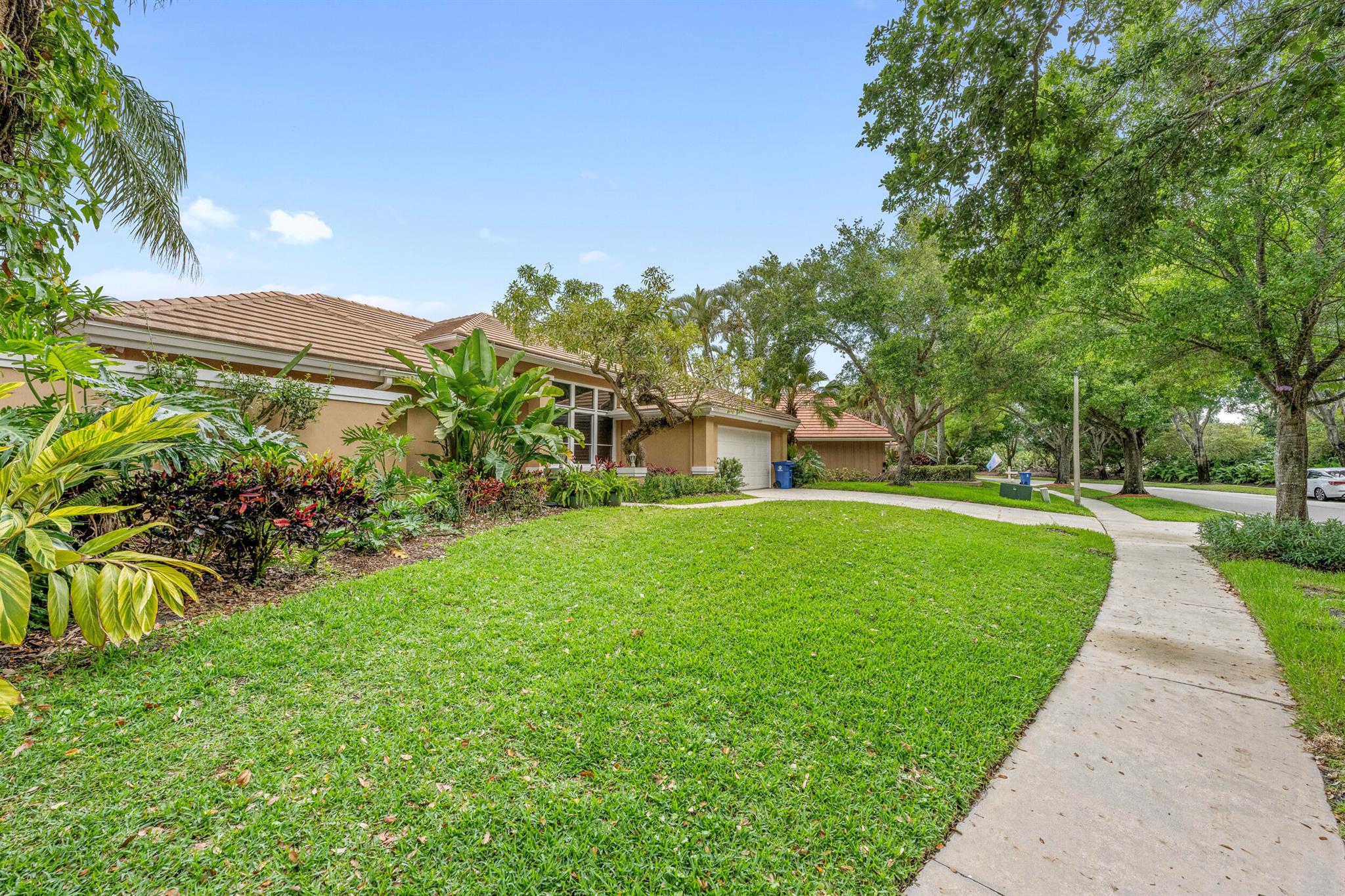 18475 Lake Bend Drive