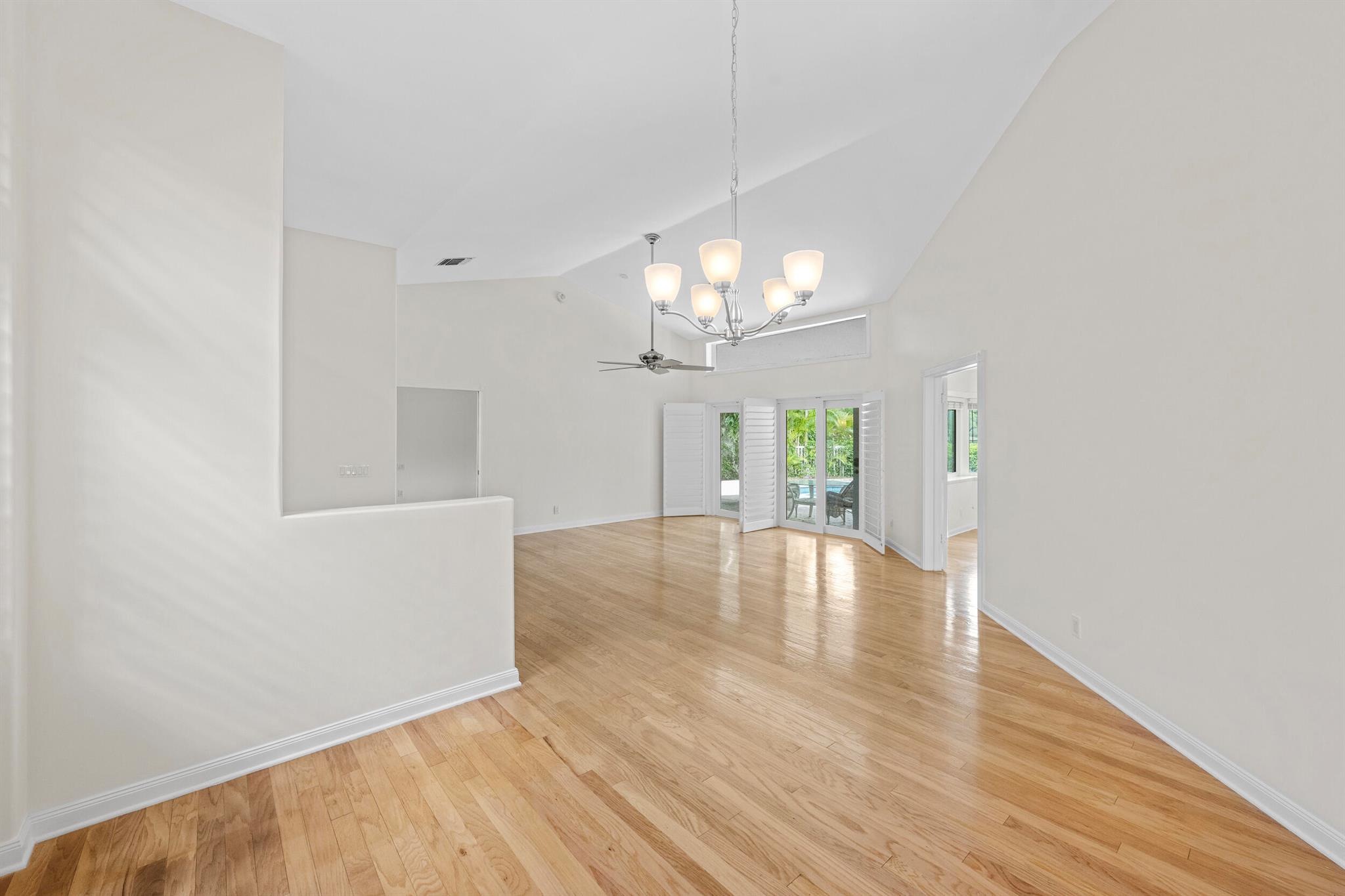 18475 Lake Bend Drive