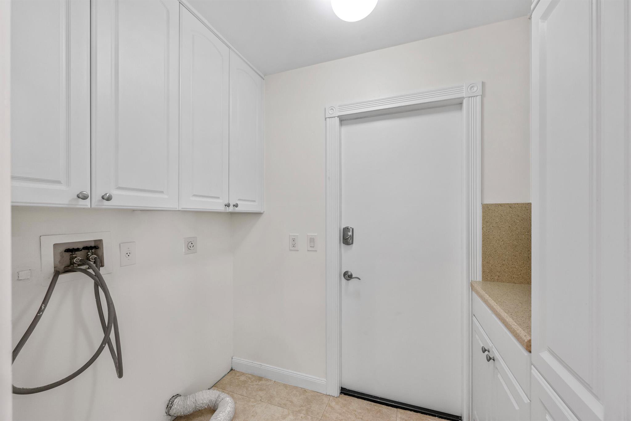 18475 Lake Bend Drive