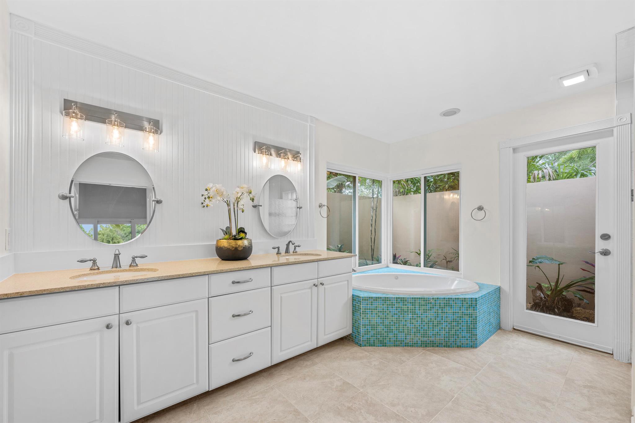 18475 Lake Bend Drive