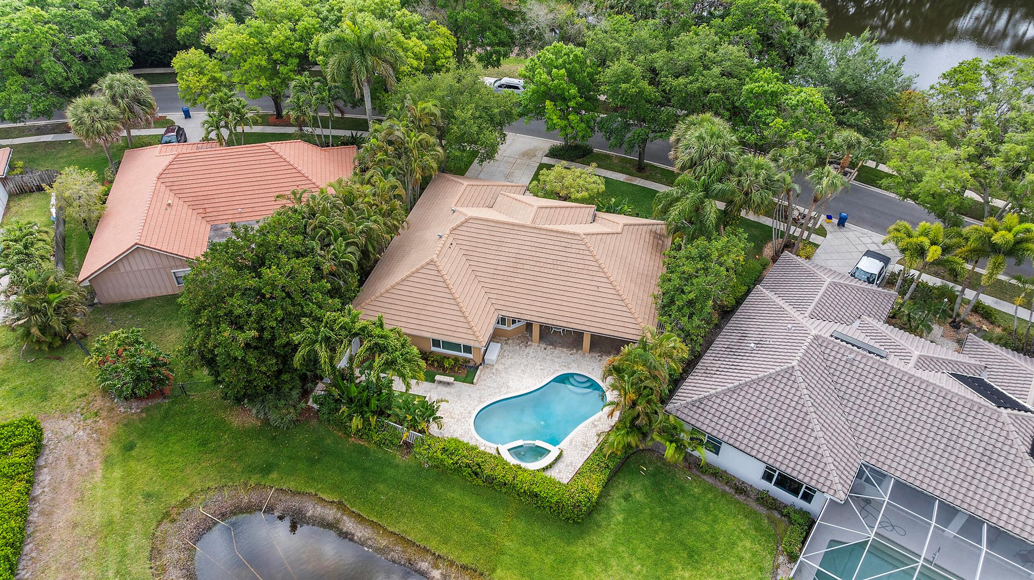 18475 Lake Bend Drive